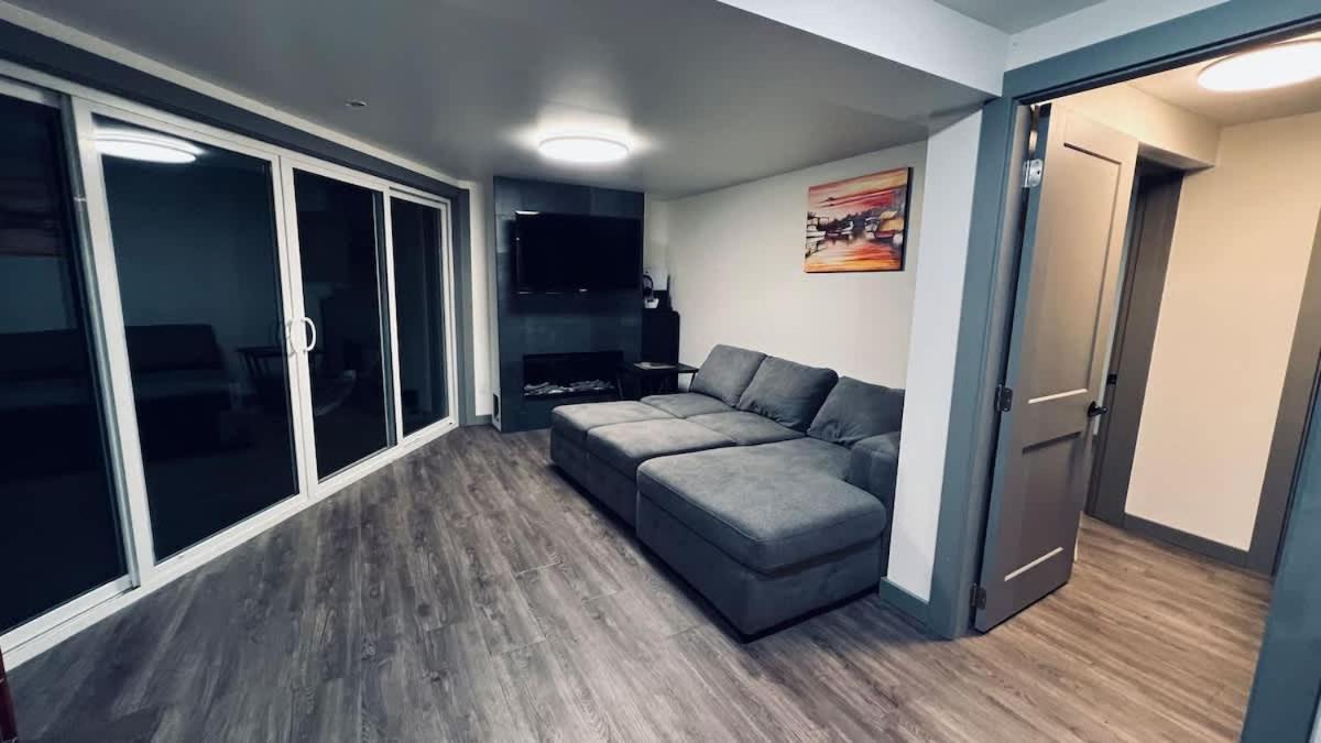 Tranquil Oasis 2 Bedroom Suite With Pool View فكتوريا المظهر الخارجي الصورة