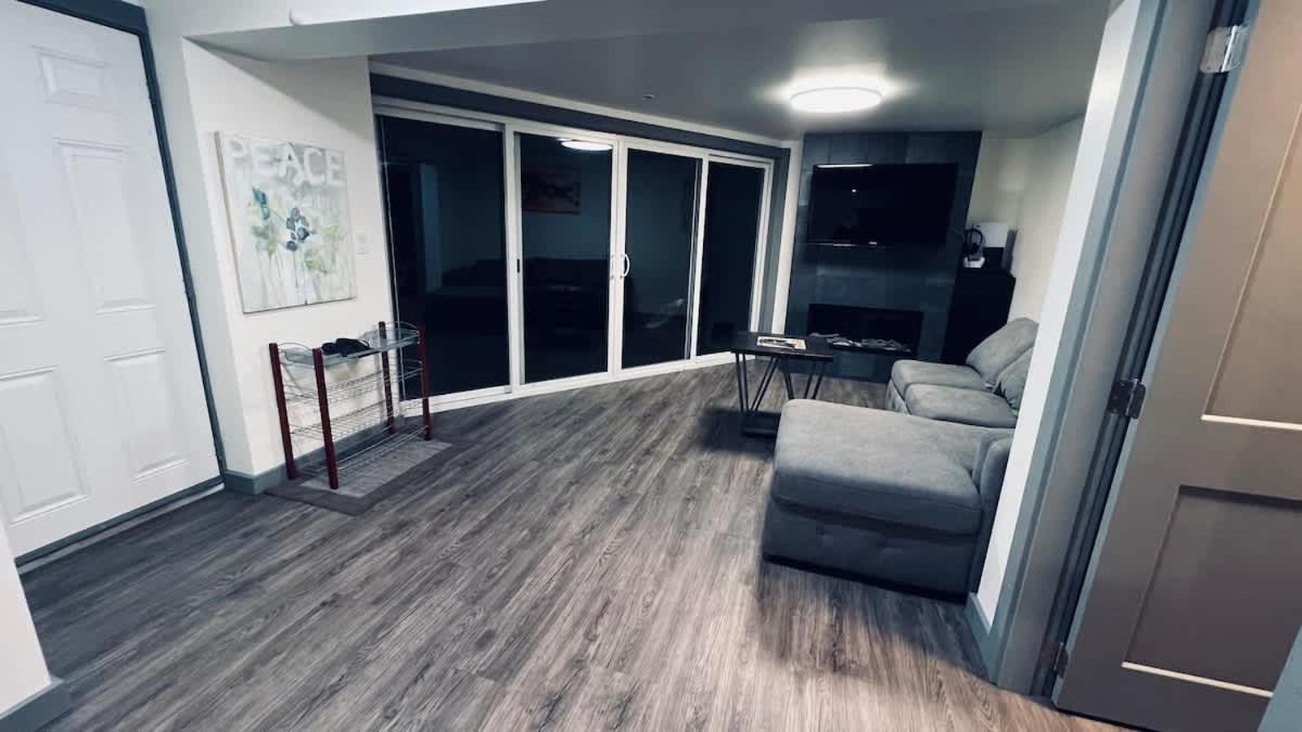 Tranquil Oasis 2 Bedroom Suite With Pool View فكتوريا المظهر الخارجي الصورة