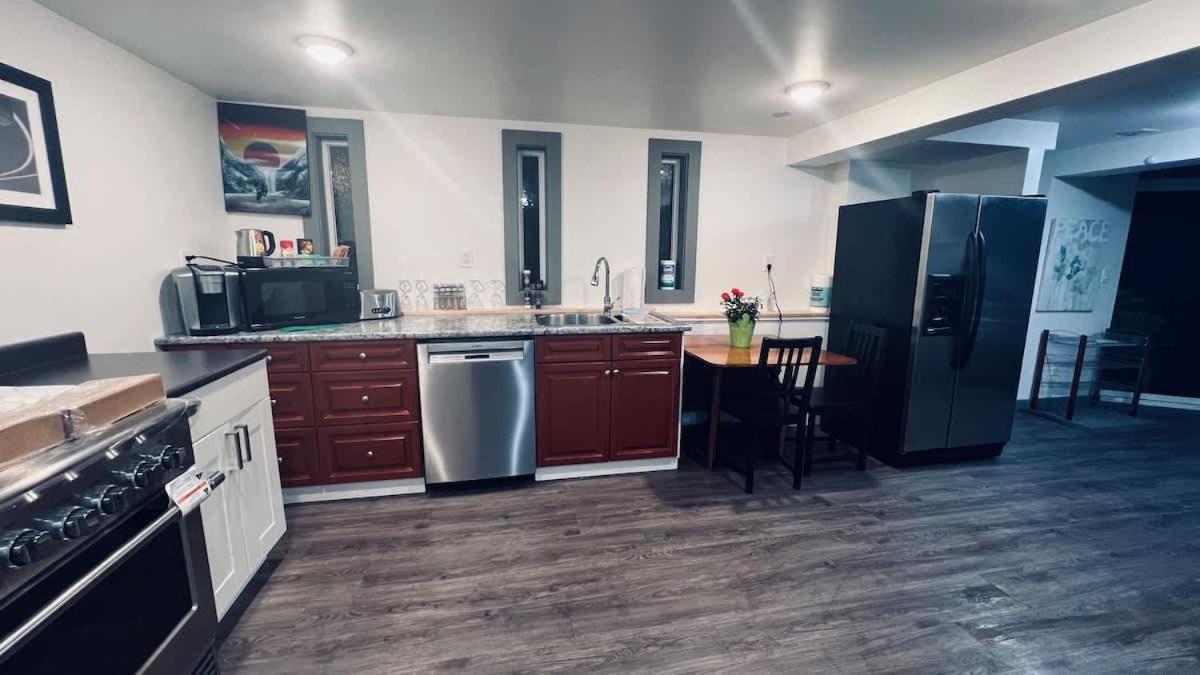 Tranquil Oasis 2 Bedroom Suite With Pool View فكتوريا المظهر الخارجي الصورة