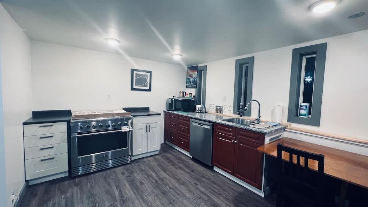 Tranquil Oasis 2 Bedroom Suite With Pool View فكتوريا المظهر الخارجي الصورة