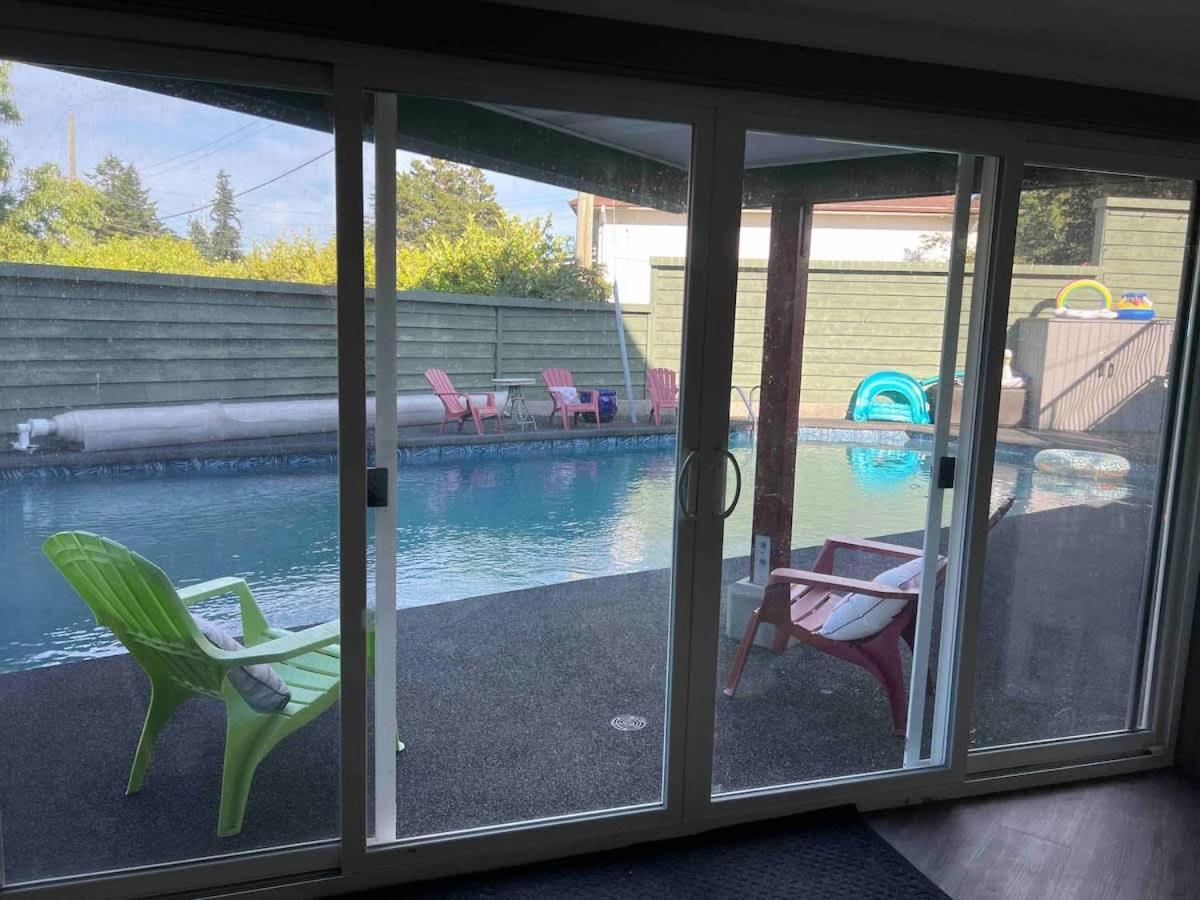 Tranquil Oasis 2 Bedroom Suite With Pool View فكتوريا المظهر الخارجي الصورة